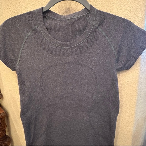 LULULEMON Women Gray Swiftly Tech Short Sleeve Shirt Size 6 - Picture 3 of 8